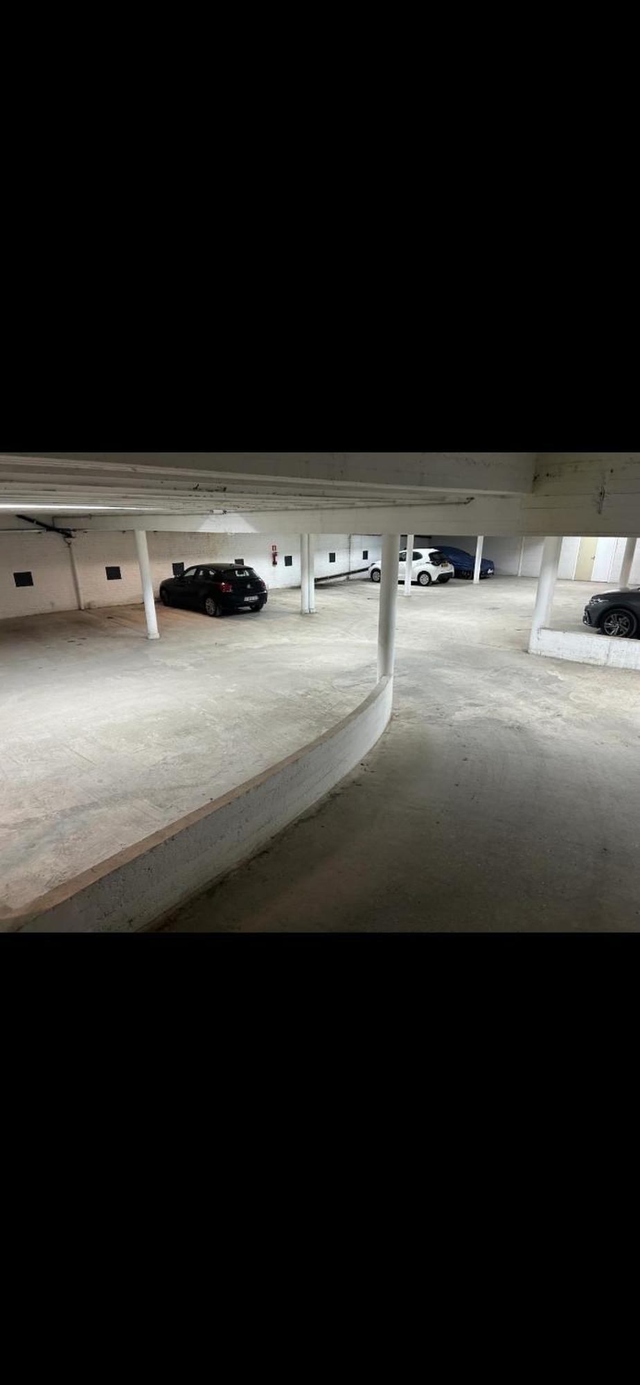 Appartement Spacieux Avec Terrasse Et Garage Prive Bruselas Exterior foto